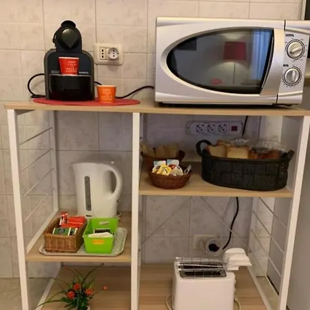 The Airport House Apartment